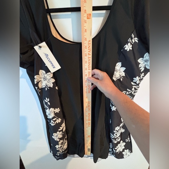 ECUPPER Plus Size Black & White Floral Swim Dress with Built-In Shorts – Size 4X - Picture 8 of 8